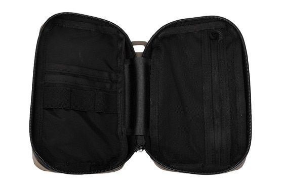 DAKA organizer with zipper.